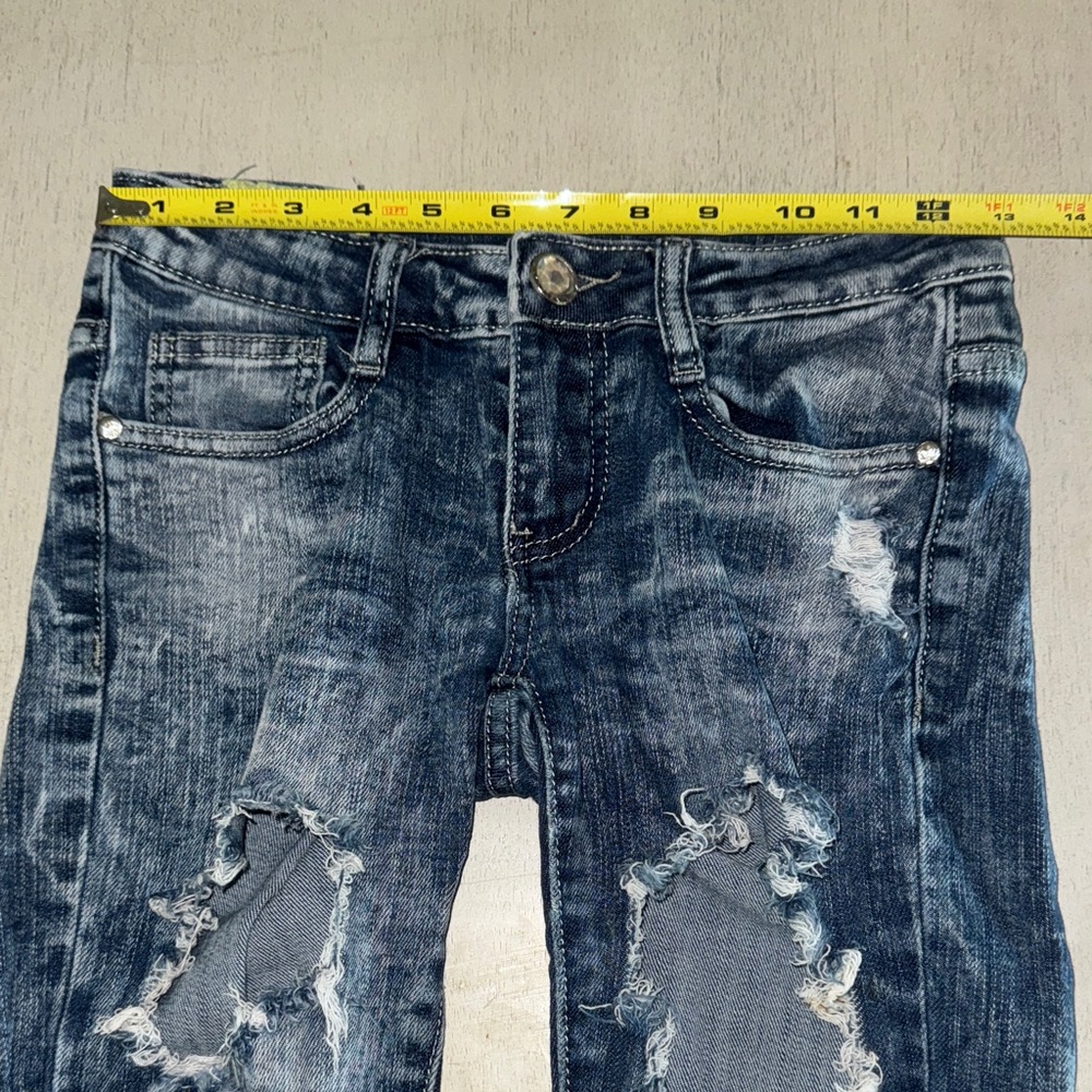 Distressed Jeans - Picture 2 of 6